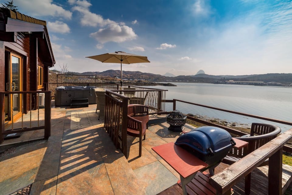 Property building, Balcony/Terrace, Sea view