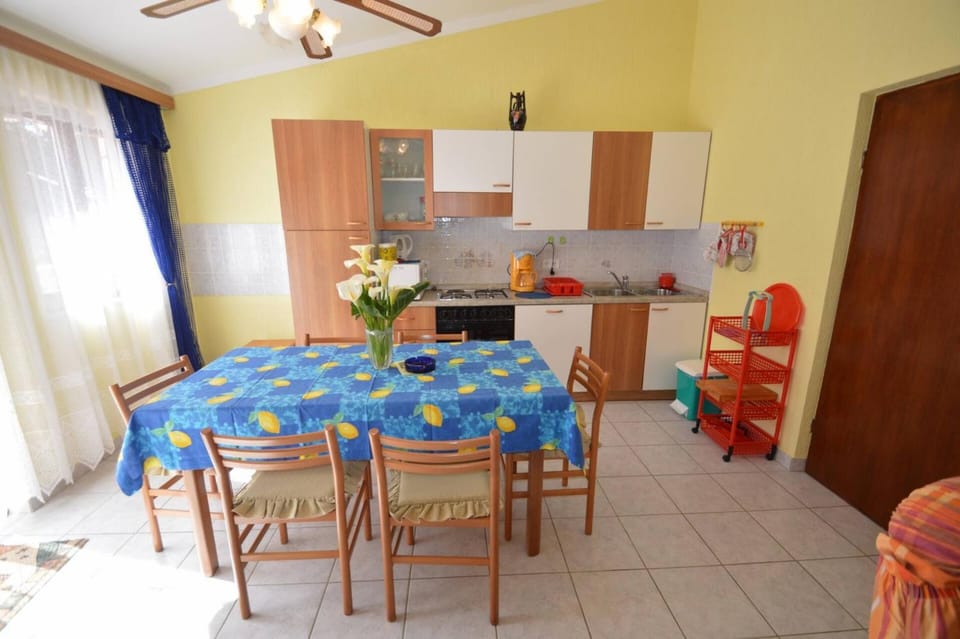 Franka 1 Apartment with terrace near the Beach, Artatore Mali Lošinj Apartment in Mali Losinj