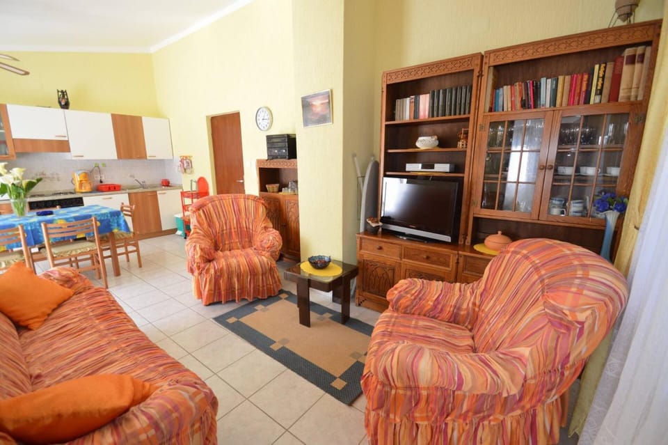 Franka 1 Apartment with terrace near the Beach, Artatore Mali Lošinj Apartment in Mali Losinj
