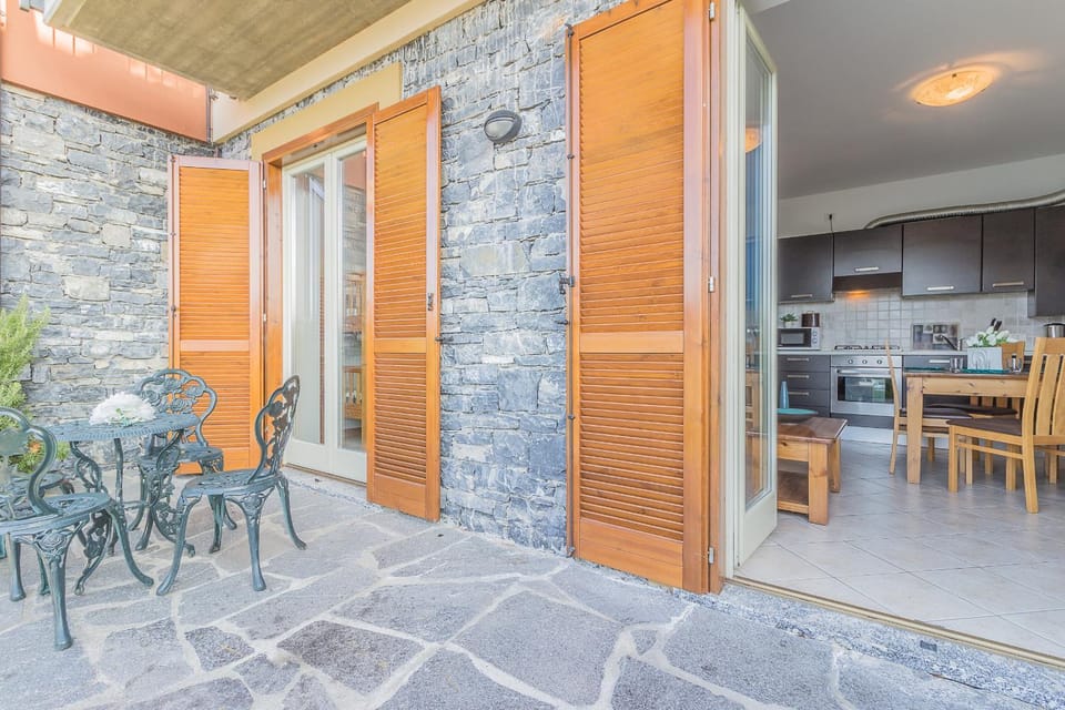 Property building, Facade/entrance, Off site