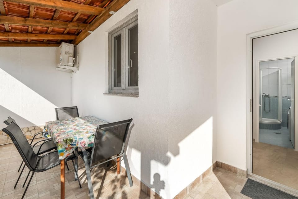 Property building, Seating area