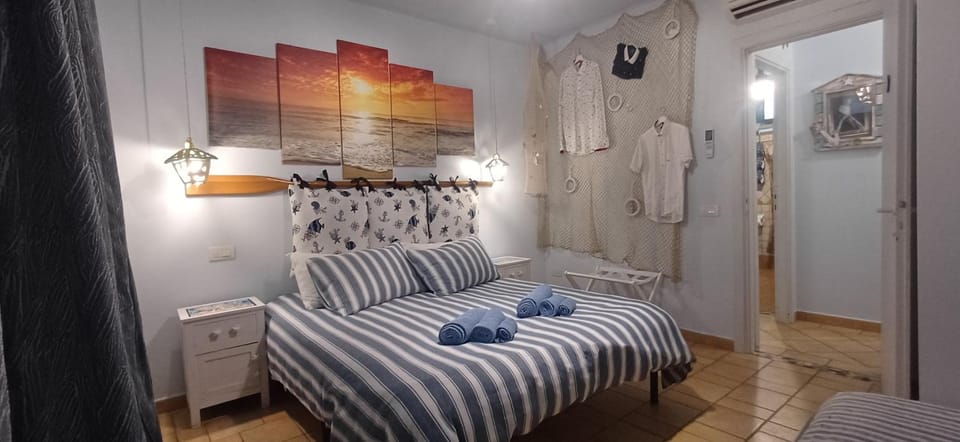 Bed, Photo of the whole room, Bedroom, towels, air conditioner