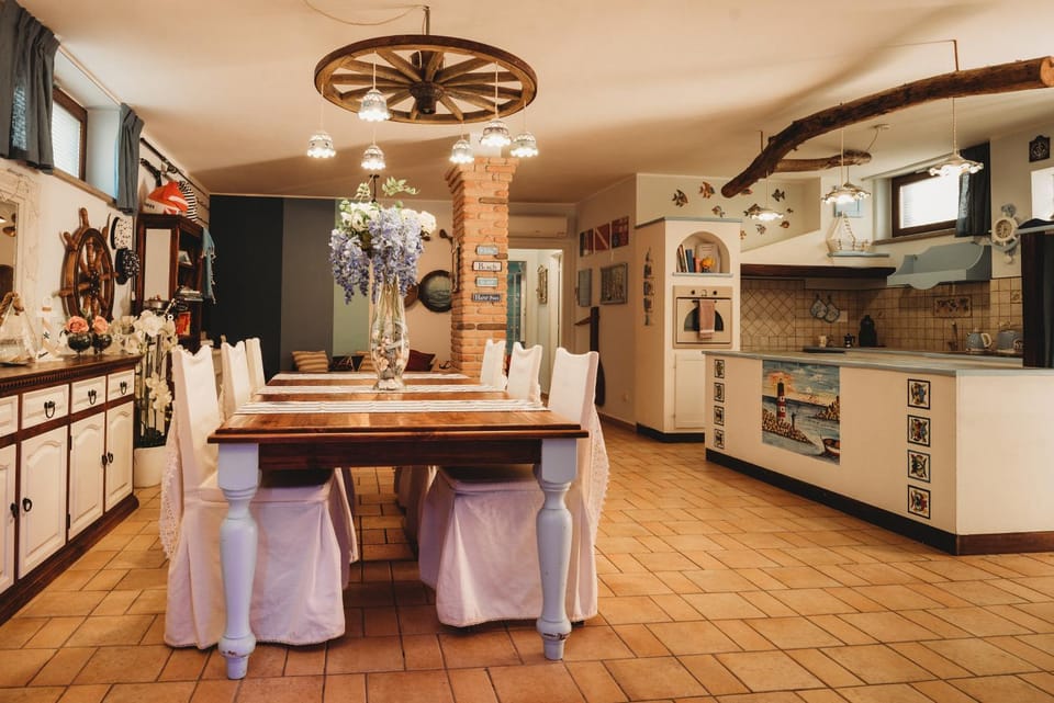 Kitchen or kitchenette, Dining area, minibar, pet friendly, stove