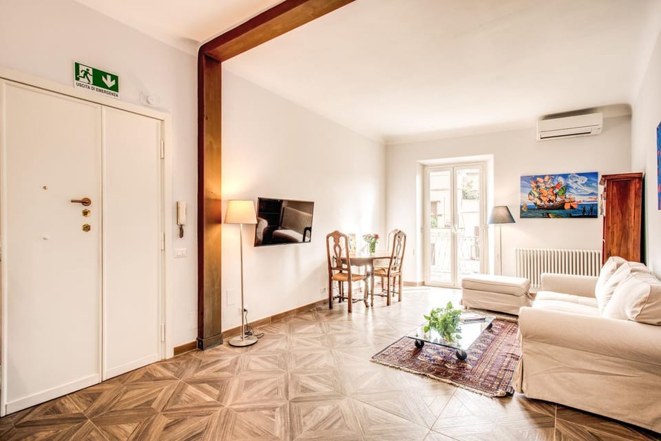Cavour Attic with terrace Apartment in Rome