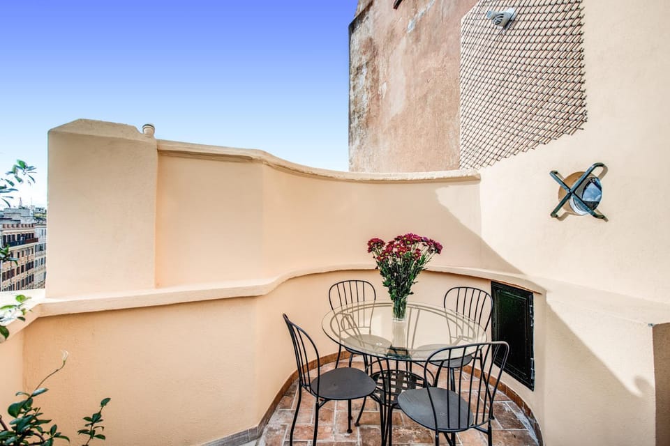 Cavour Attic with terrace Apartment in Rome