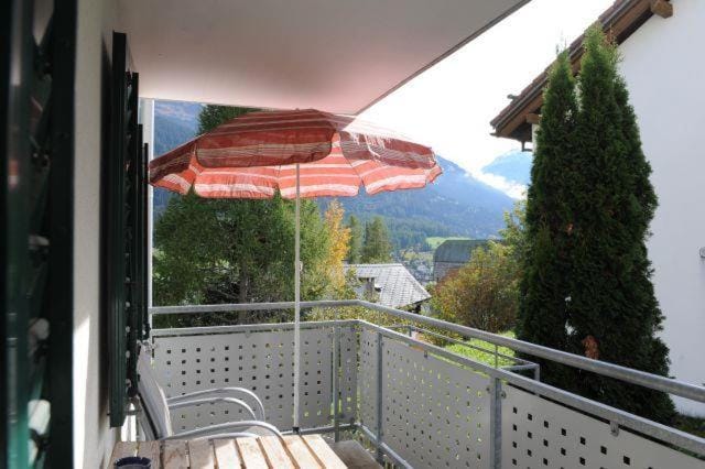 Balcony/Terrace, Mountain view