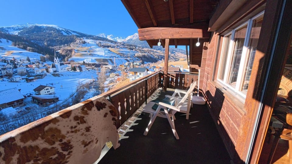 Chalet Rezia Apartment in Canton of Grisons