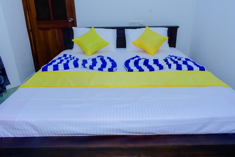 Bed, Bathroom, Photo of the whole room, Bedroom