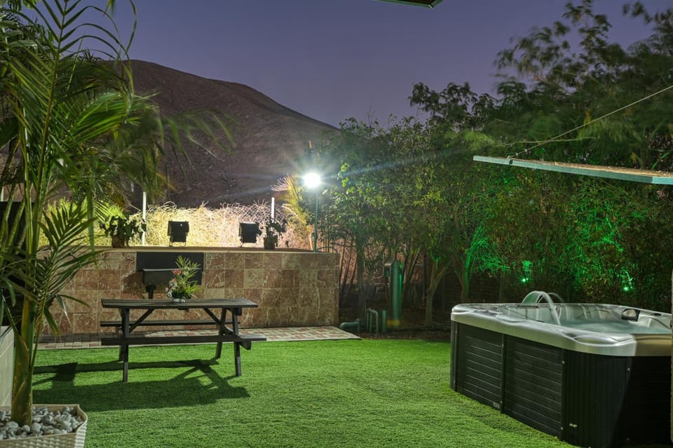 Garden, Hot Tub, Mountain view