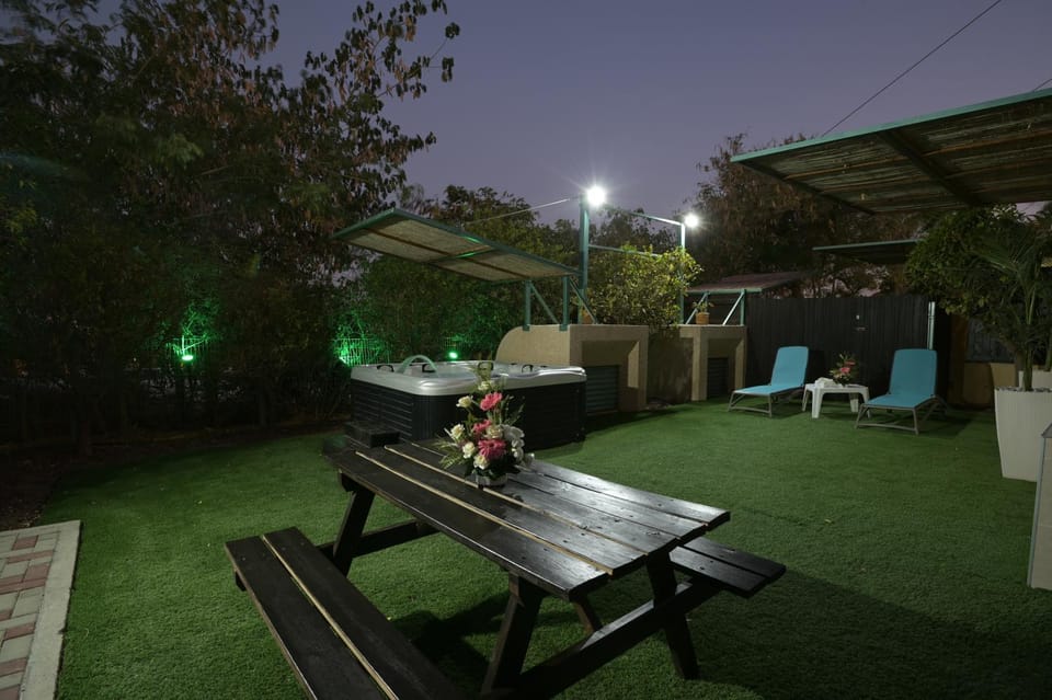 Garden, Hot Tub, Seating area