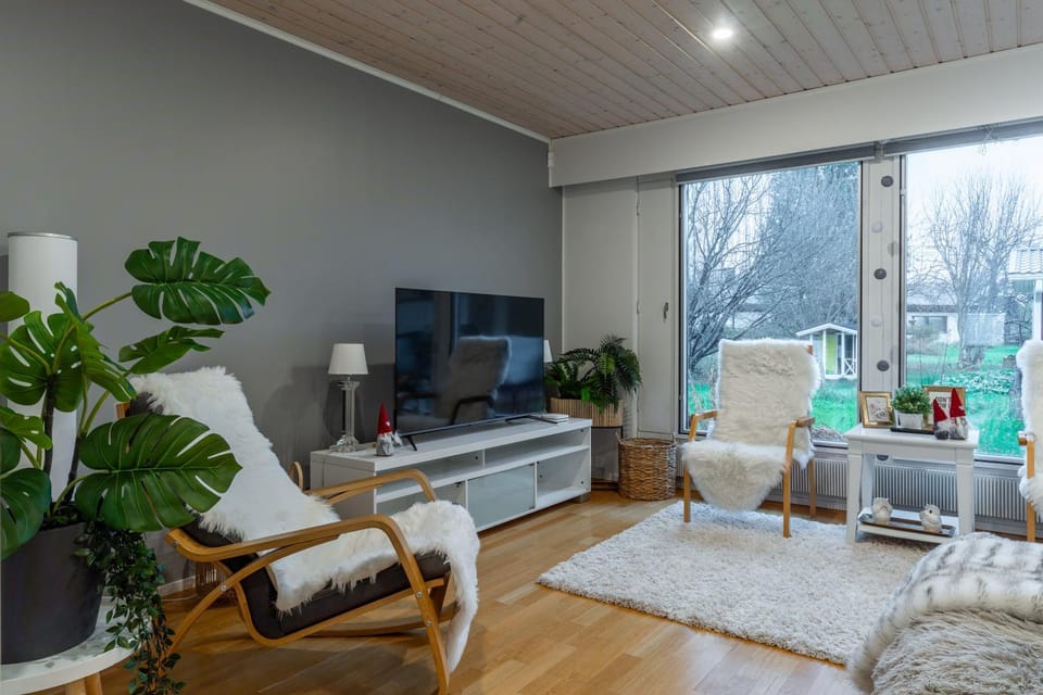 Communal lounge/ TV room