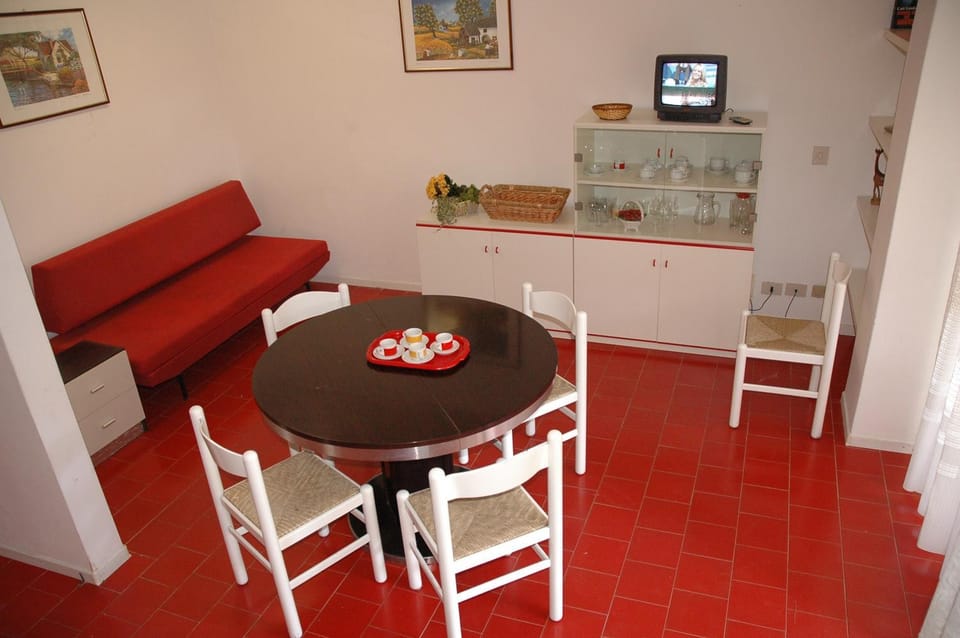 Living room, Dining area