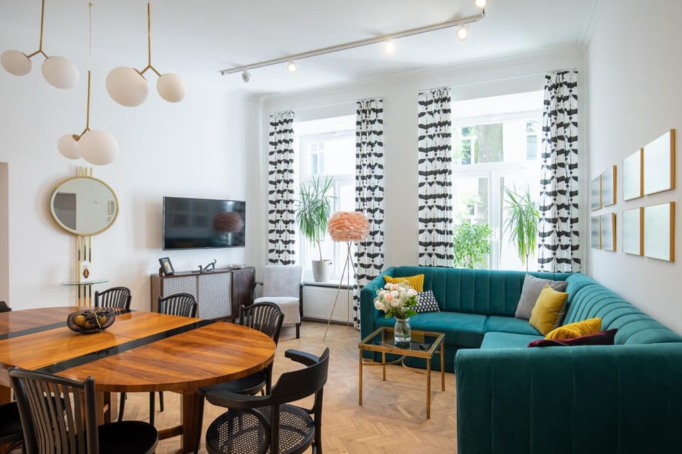 Communal lounge/ TV room, TV and multimedia, Living room, Seating area, Evening entertainment