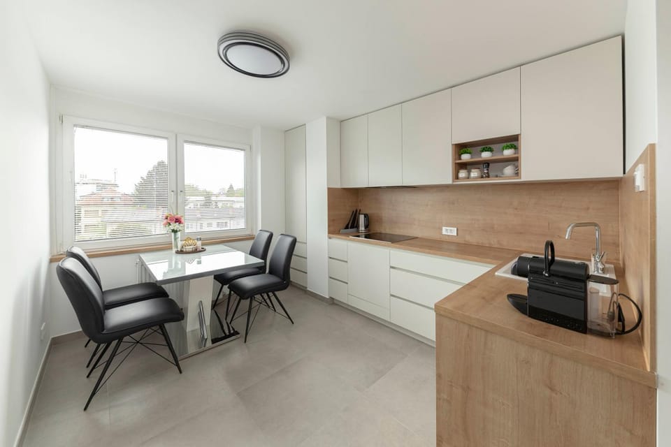 Kitchen or kitchenette, Dining area, stove