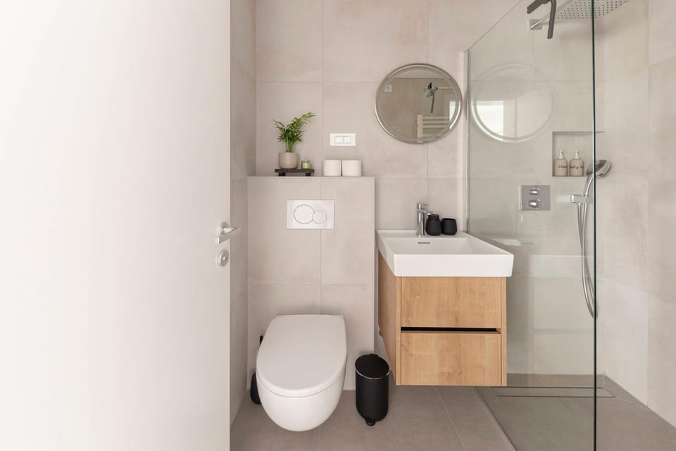 Shower, Toilet, Bathroom