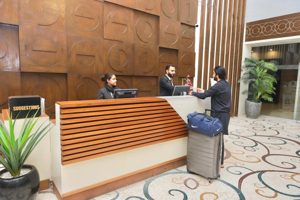 Staff, Facade/entrance, Lobby or reception