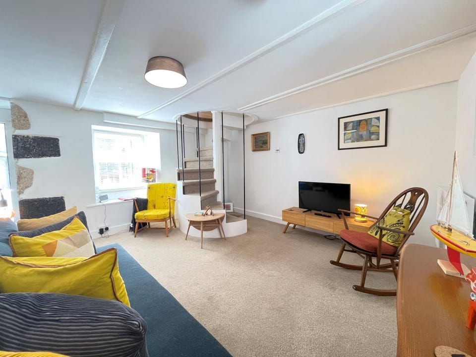 Property building, TV and multimedia, Living room