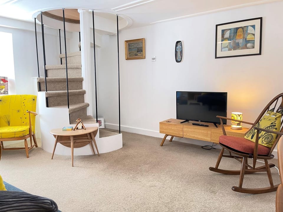 Property building, TV and multimedia, Living room