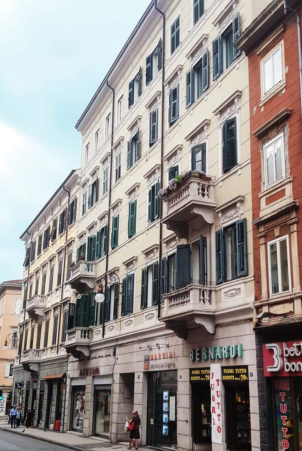 Facade/entrance