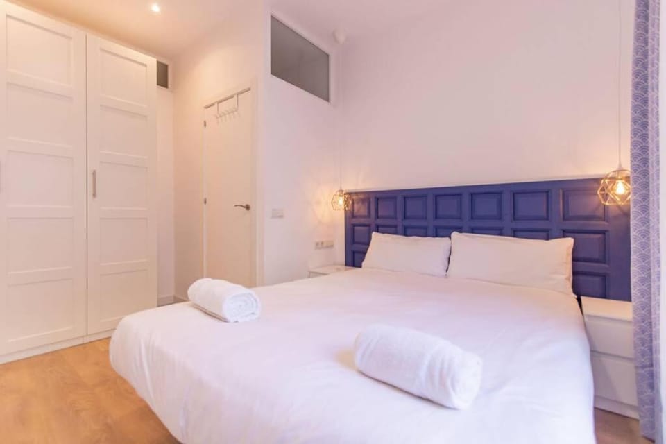 Darsena Central Riverside by Valcambre Apartment in Seville