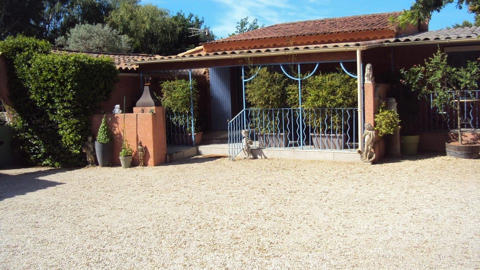 Maison d'Hôtes La Douloire House in Pernes-les-Fontaines