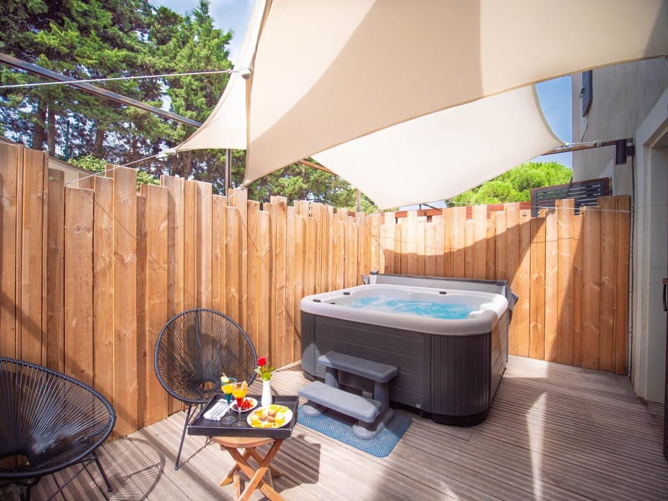 Hot Tub, Hot Tub, Balcony/Terrace