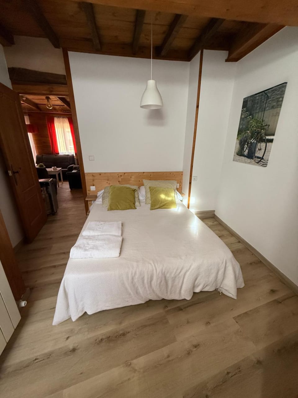 Bed, Photo of the whole room, Bedroom, towels