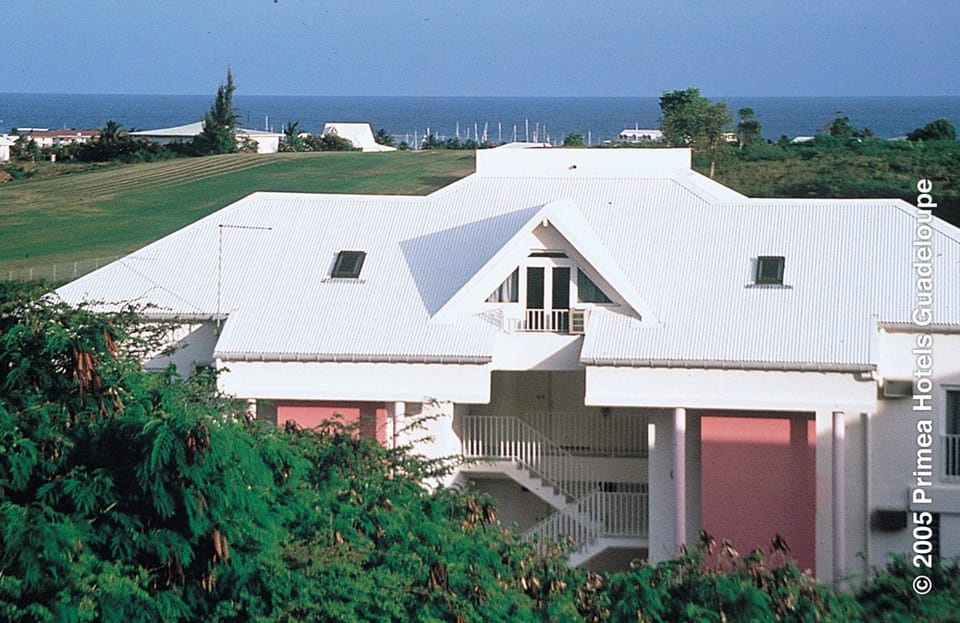 Property building, Nearby landmark, Restaurant/places to eat, Facade/entrance, Natural landscape, Bird's eye view, Casino, Golfcourse, Horse-riding, Beach, Hiking, Cycling, Diving, Supermarket/grocery shop, Shopping Area