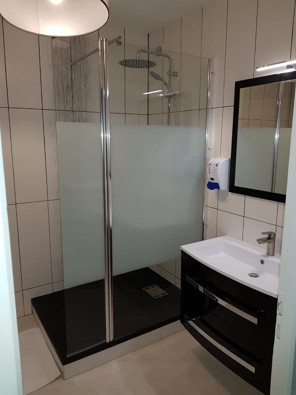 Shower, Bathroom, towels