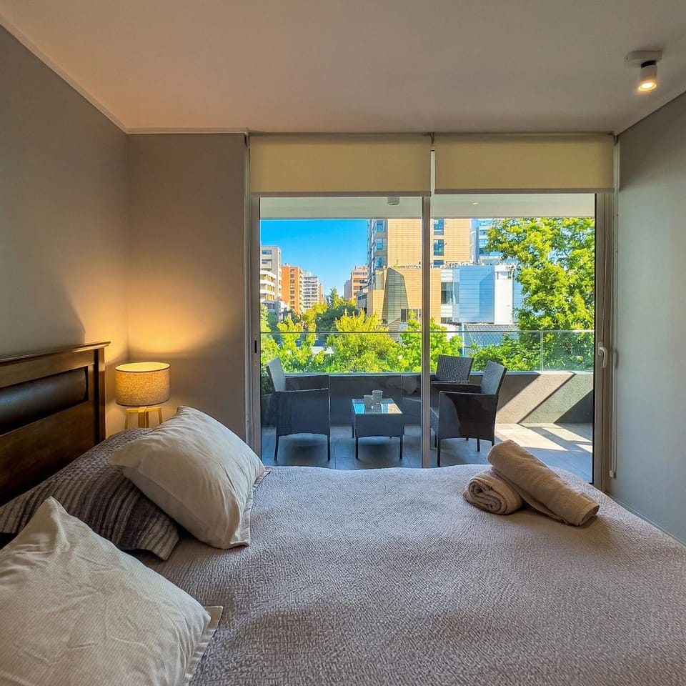 1D con Cama King y Estacionamiento en Las Condes Apartment in Las Condes