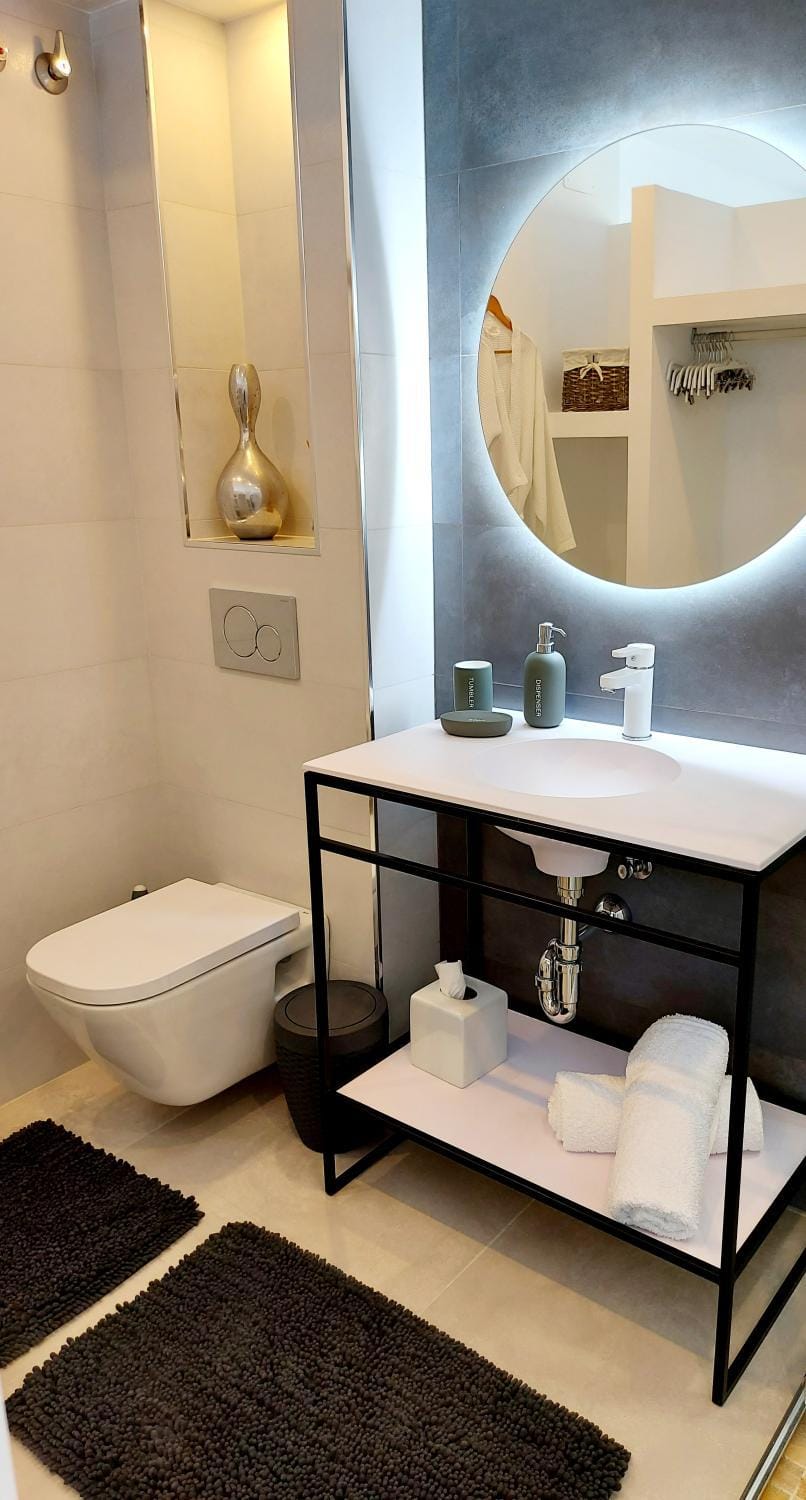 Toilet, Bathroom, towels