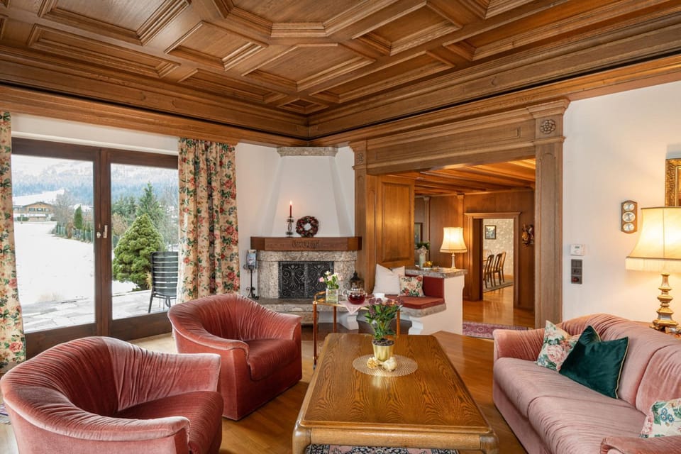 Living room, Seating area