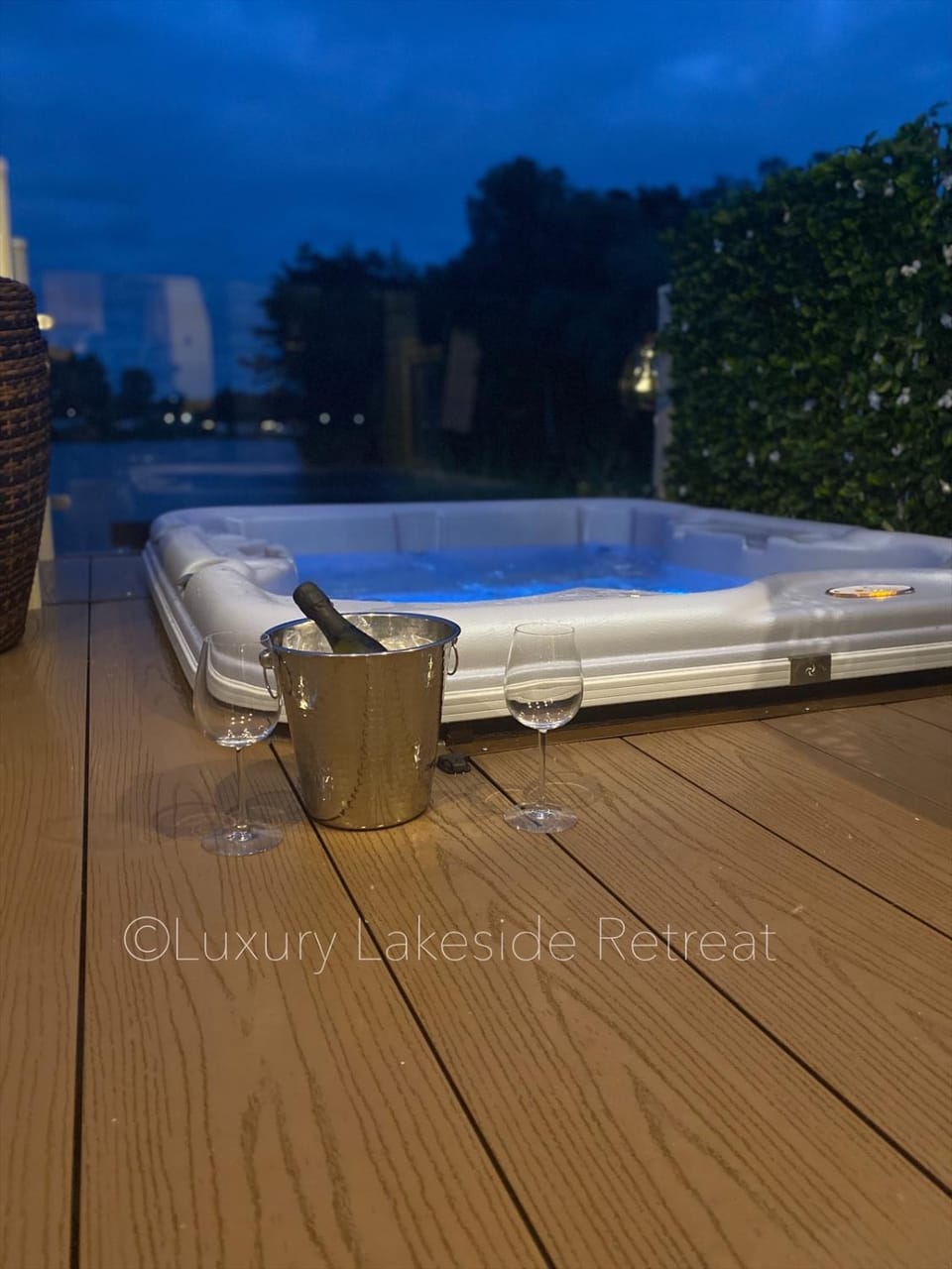 Lakeside Retreat With Hot Tub & Fishing Peg at Tattershall Lakes Country Park Campground/ 
RV Resort in Tattershall