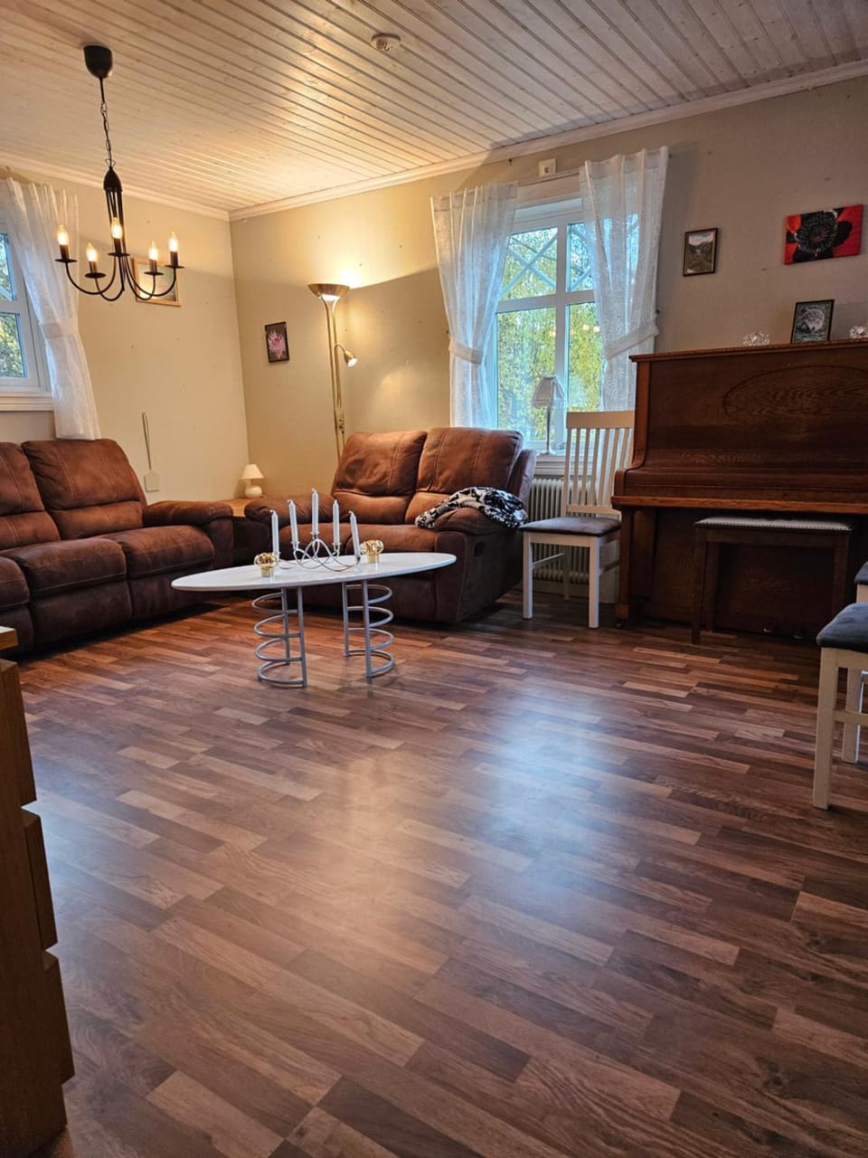 Living room, Seating area
