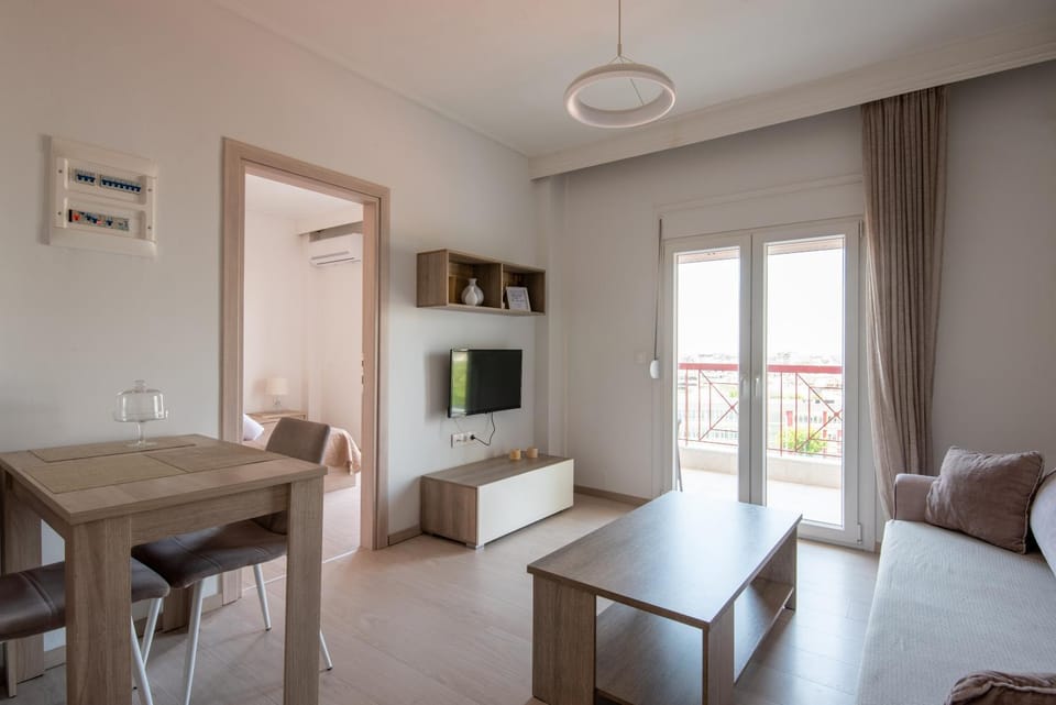 TV and multimedia, Living room, Seating area, Dining area