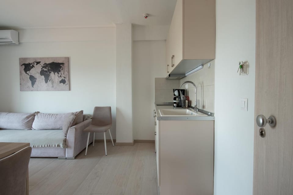 Kitchen or kitchenette, Living room, Seating area, Dining area