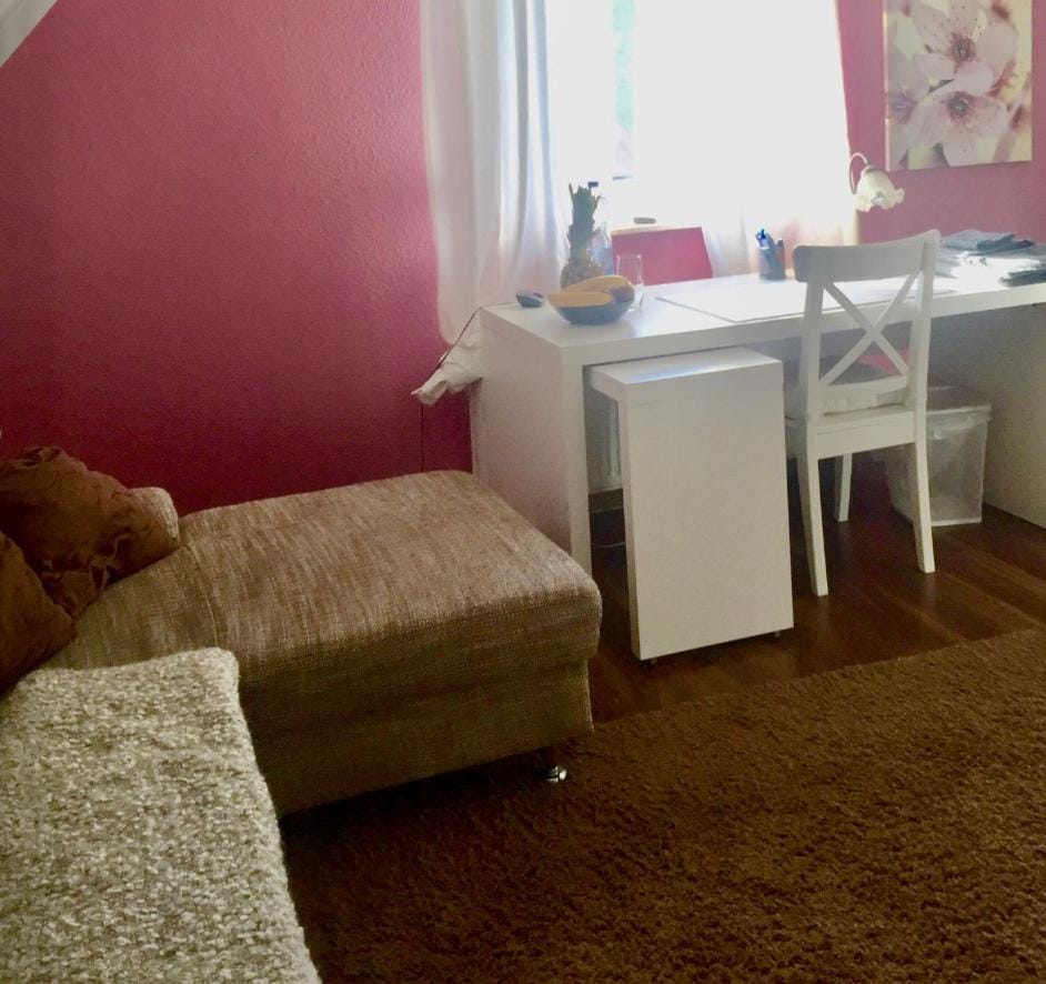Communal lounge/ TV room, Bed, Seating area, Bedroom