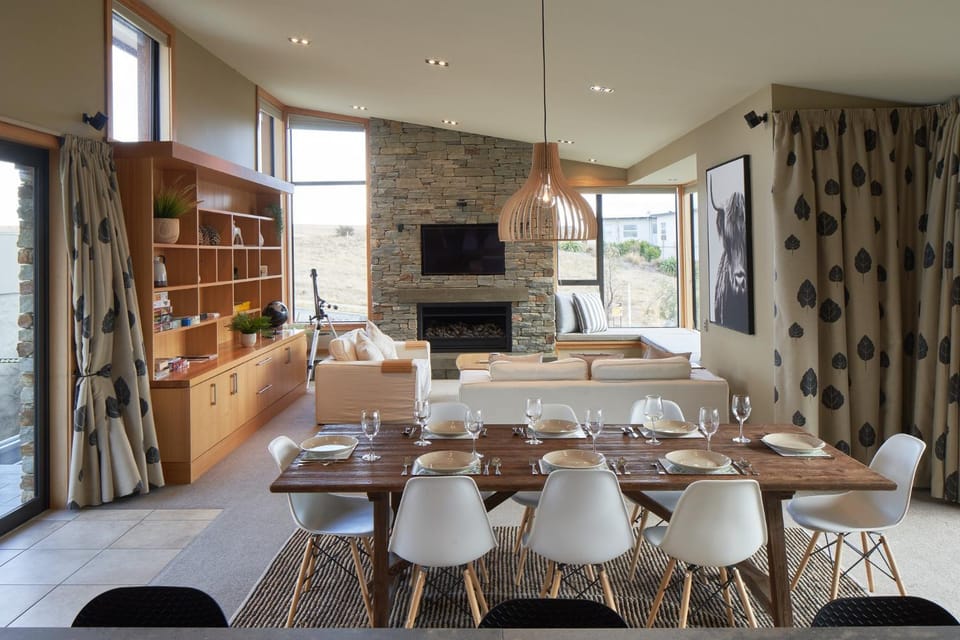 Living room, Dining area, Lake view, Mountain view