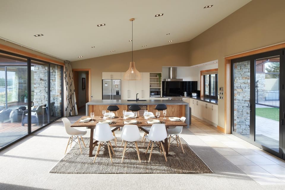Dining area, kitchen