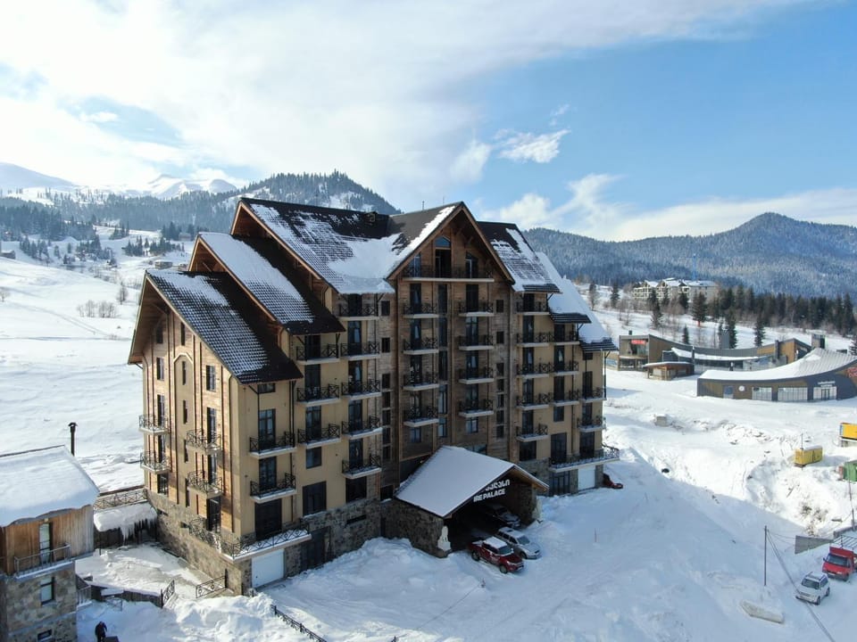 Property building, Day, Natural landscape, Winter, Mountain view