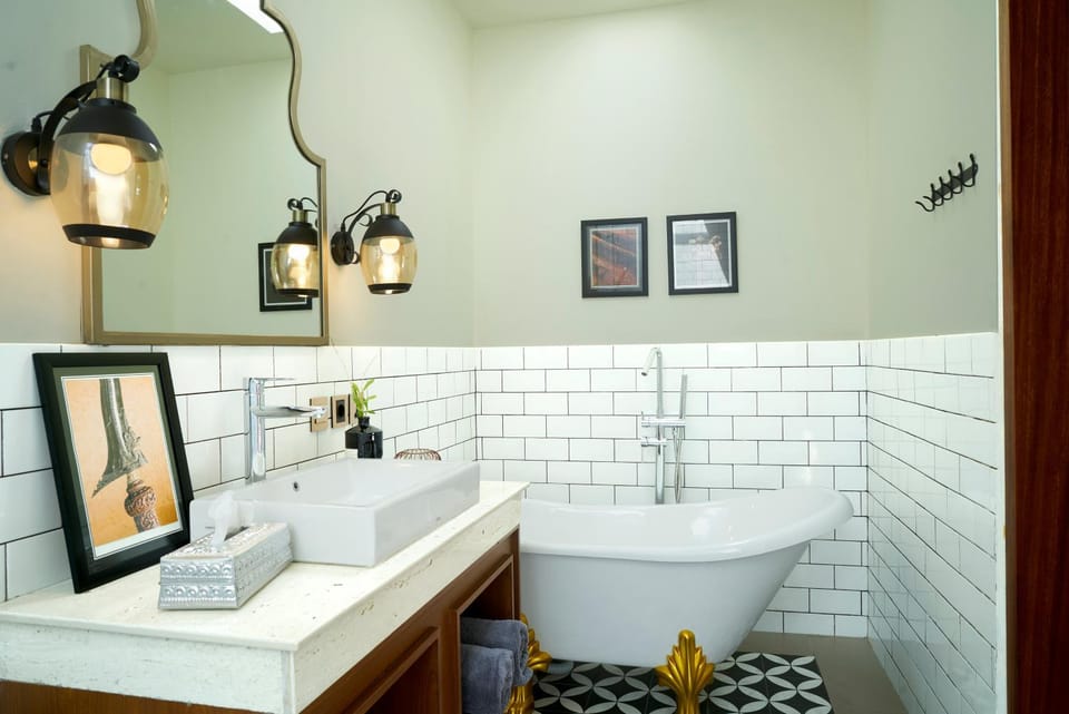 Shower, Toilet, Bathroom, Decorative detail, Bath