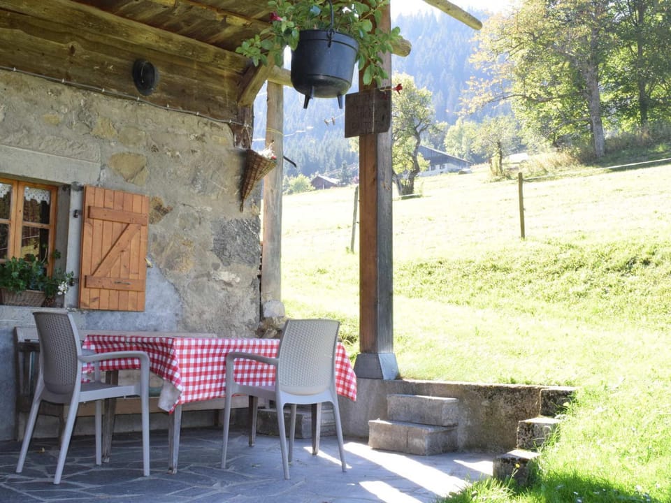 Chalet Savoyard en Bordure des Pistes avec Liaison Facile vers le Centre de Morzine - FR-1-524-11 Chalet in Morzine
