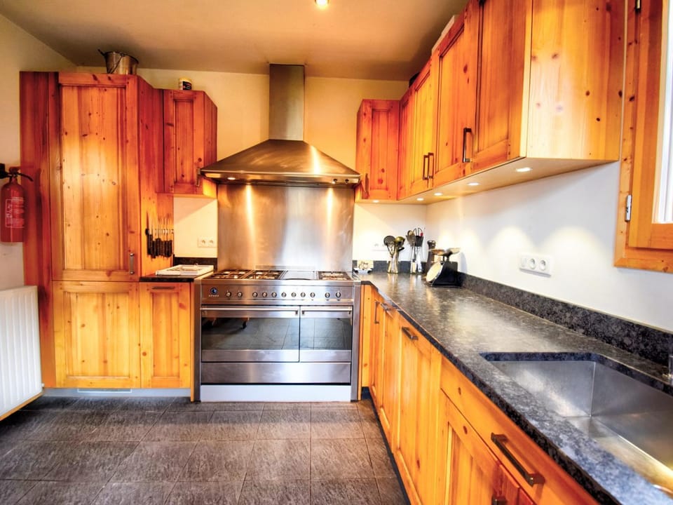 Chalet haut de gamme près de Morzine, 6 chambres, garage, WIFI - FR-1-524-14 Chalet in Montriond