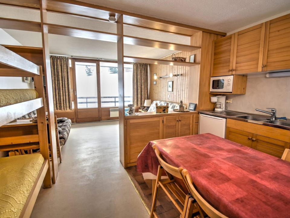 Studio avec balcon exposé sud-ouest, parking et animaux admis à 300m du centre - FR-1-524-84 Apartment in Morzine