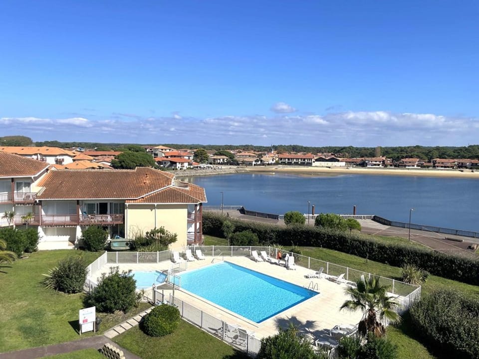 T3 Duplex avec Terrasse - Animaux Acceptés - Piscine - FR-1-379-115 Apartment in Vieux-Boucau-les-Bains
