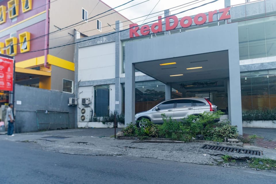 Facade/entrance