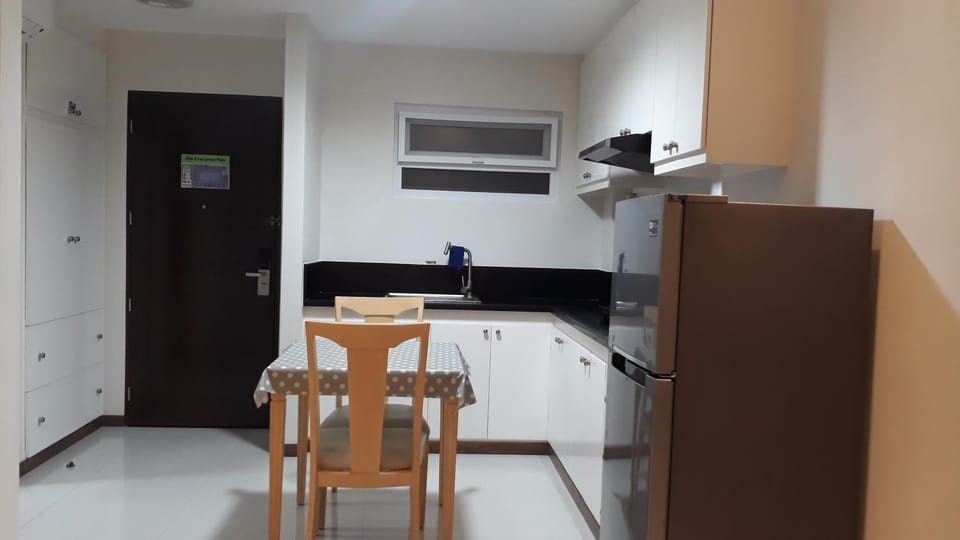 Amazing condo in premier La Grande tower Apartment in Angeles