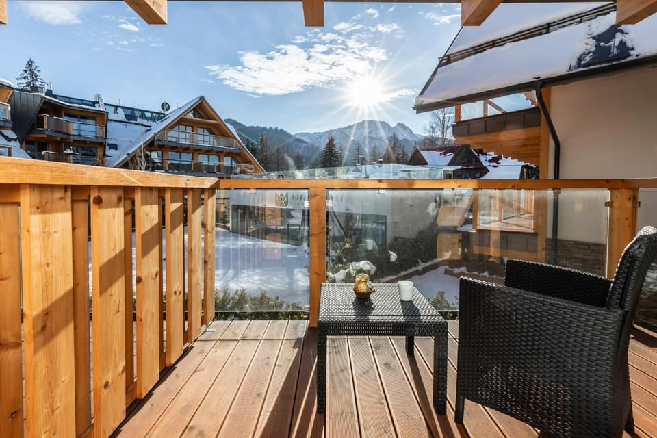 Balcony/Terrace, Mountain view