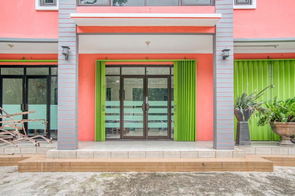 Facade/entrance