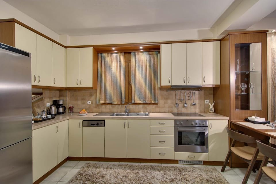 Coffee/tea facilities, oven